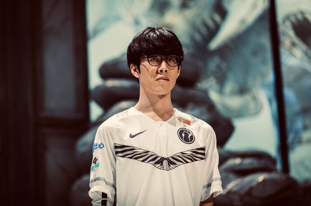 更是尊严与 更是尊严与