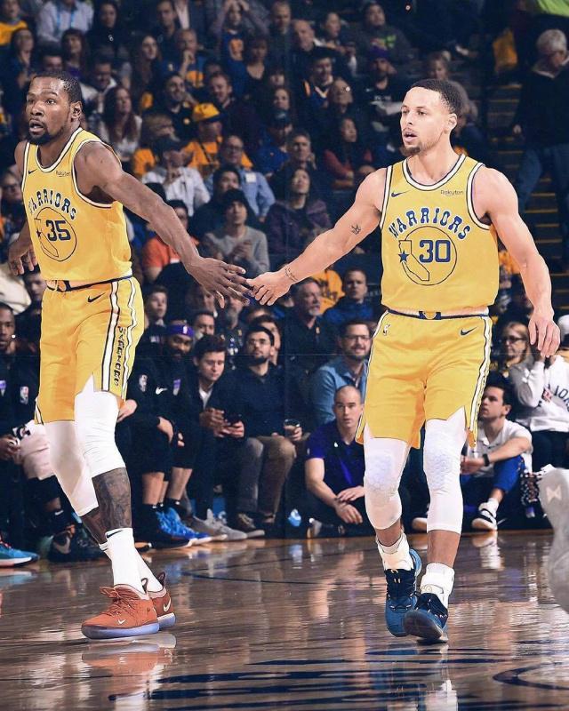 潘展乐像宁 潘展乐像宁