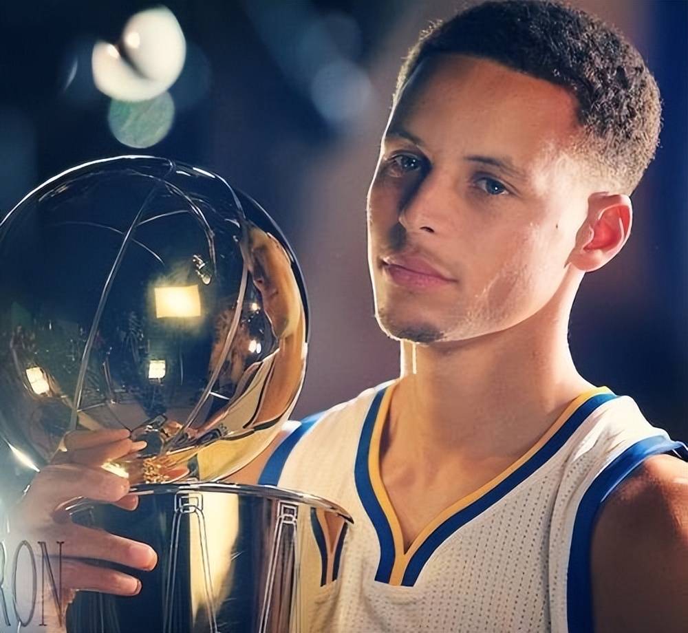 策展团队通 策展团队通